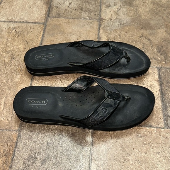 Coach Size  8 - Picture 2 of 7